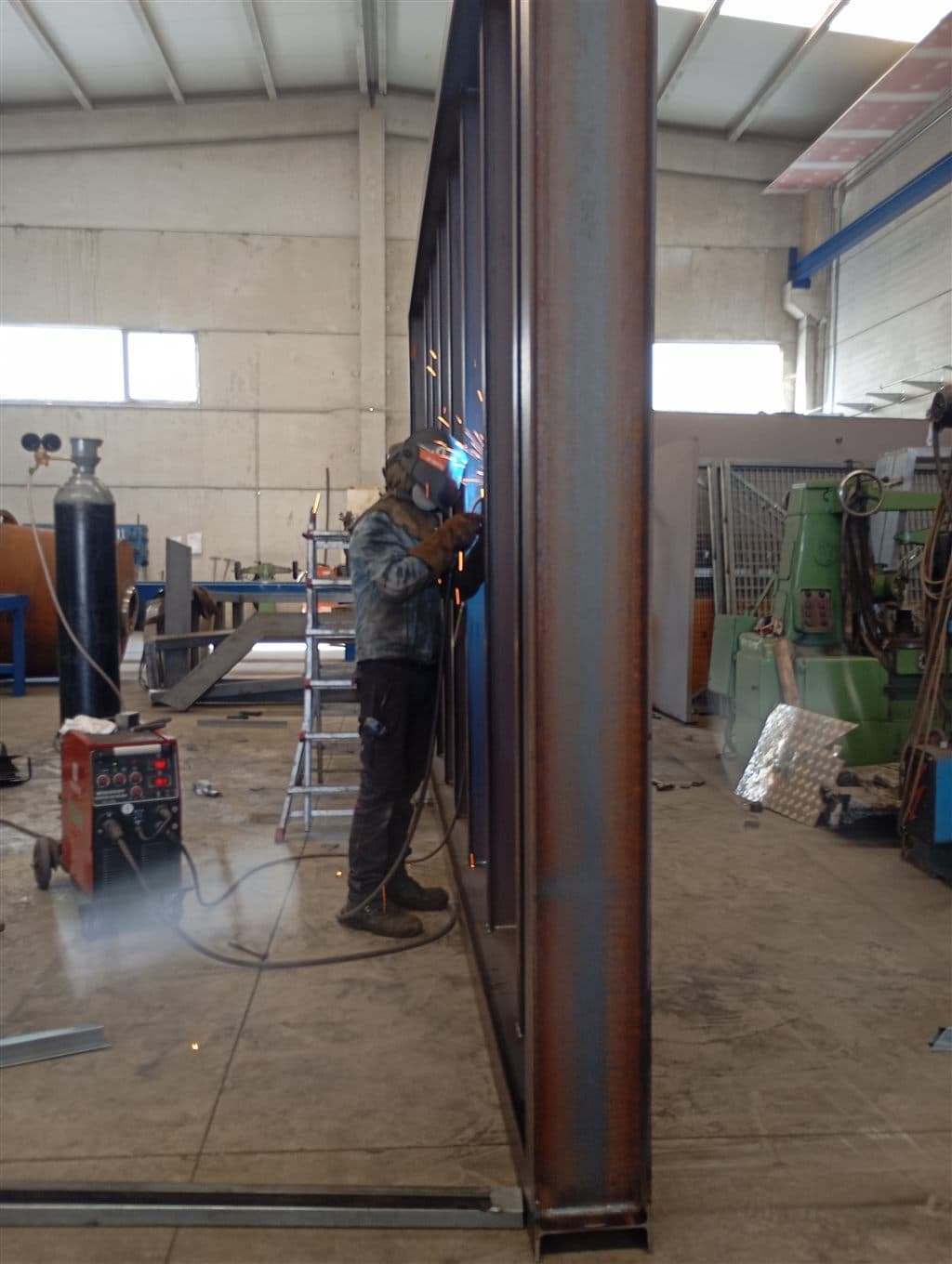 Soldadura MIG y TIG en el taller de Mecanizados Pérez en Ourense